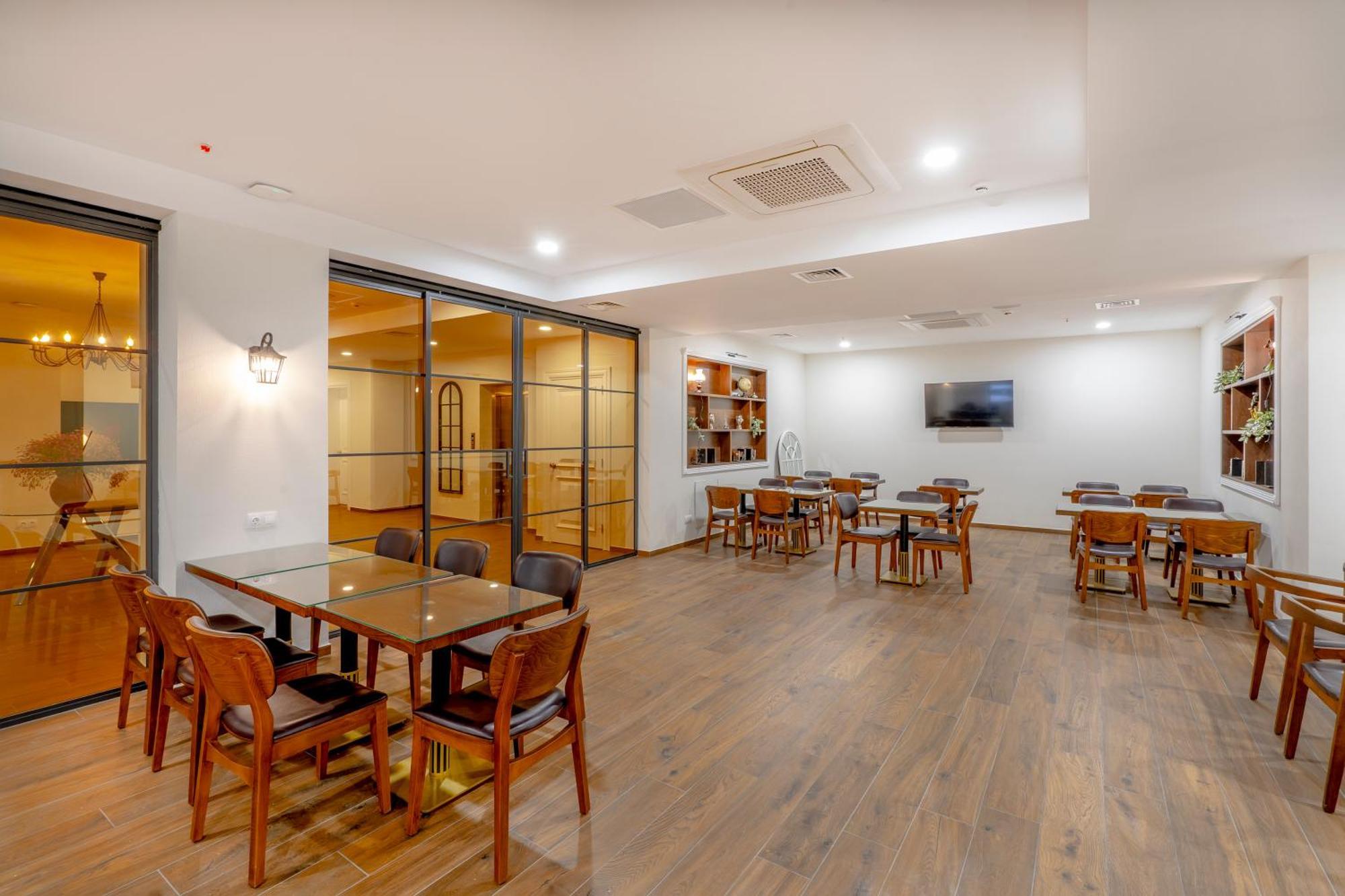 Iris Hotel Tbilissi Extérieur photo