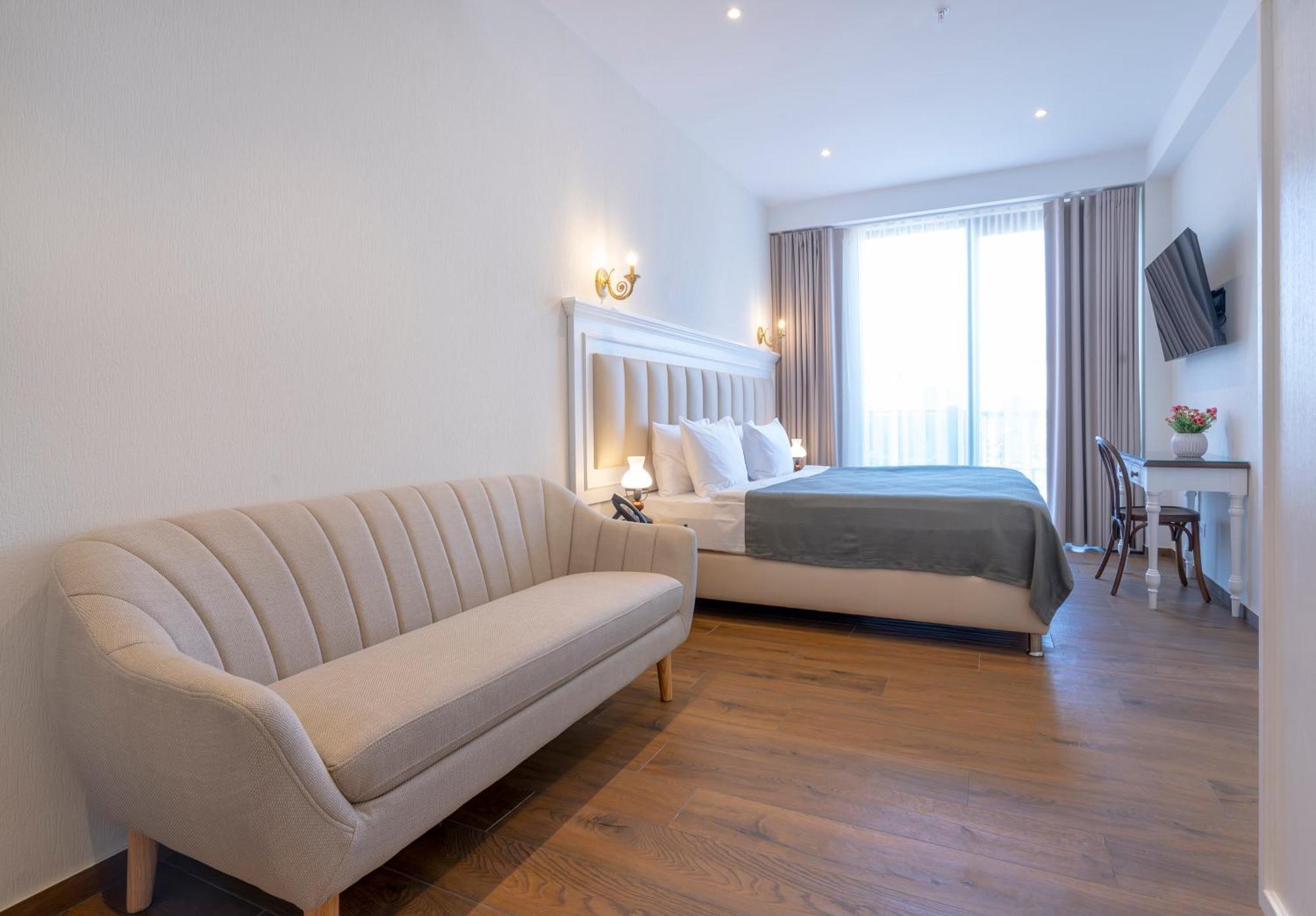 Iris Hotel Tbilissi Extérieur photo
