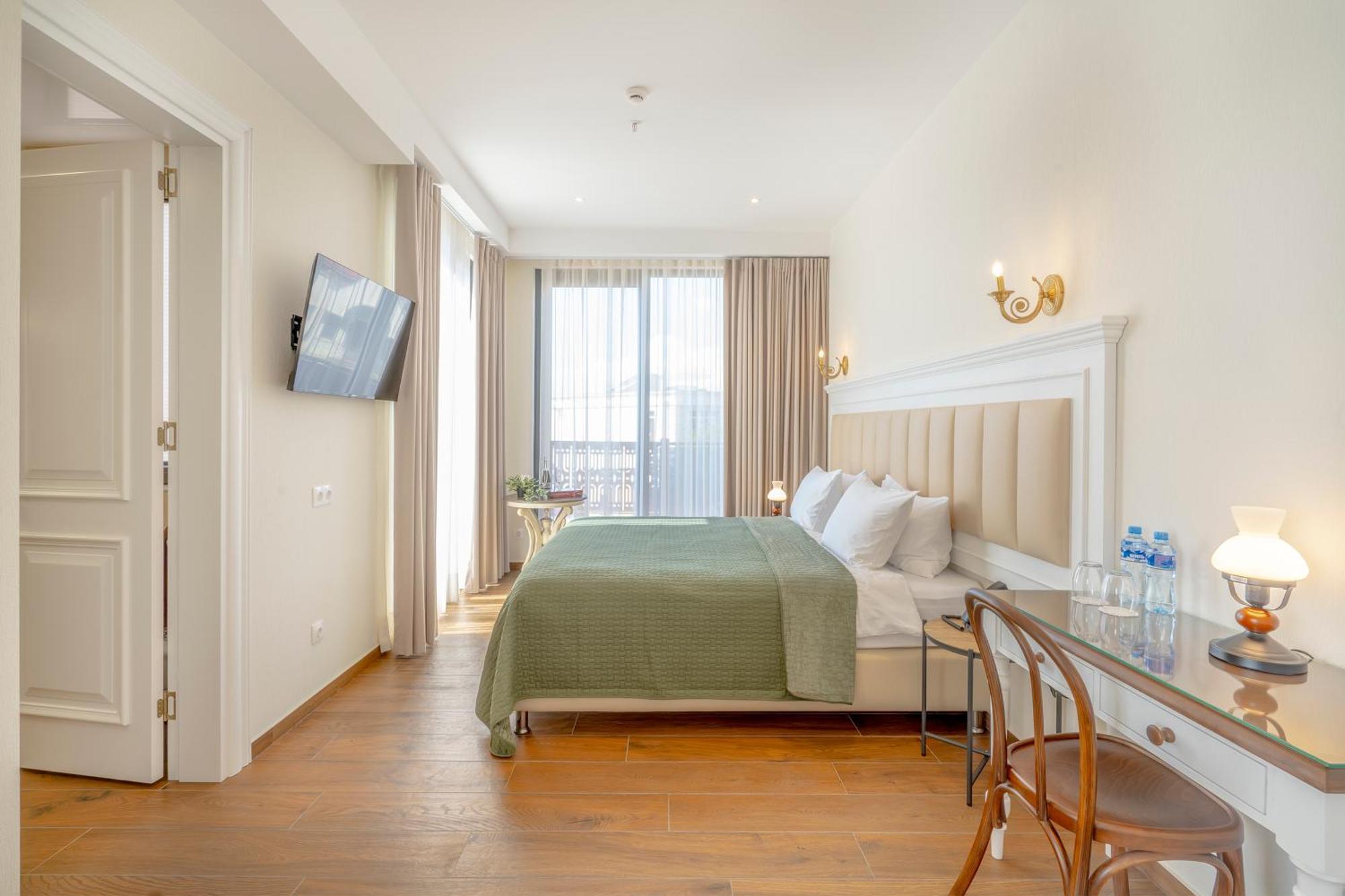 Iris Hotel Tbilissi Extérieur photo