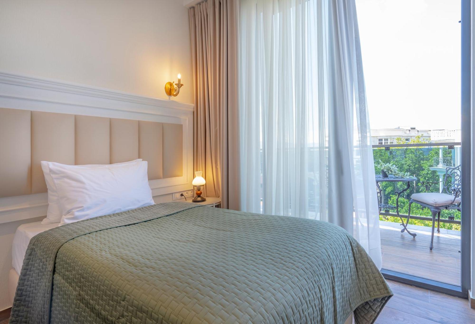 Iris Hotel Tbilissi Extérieur photo