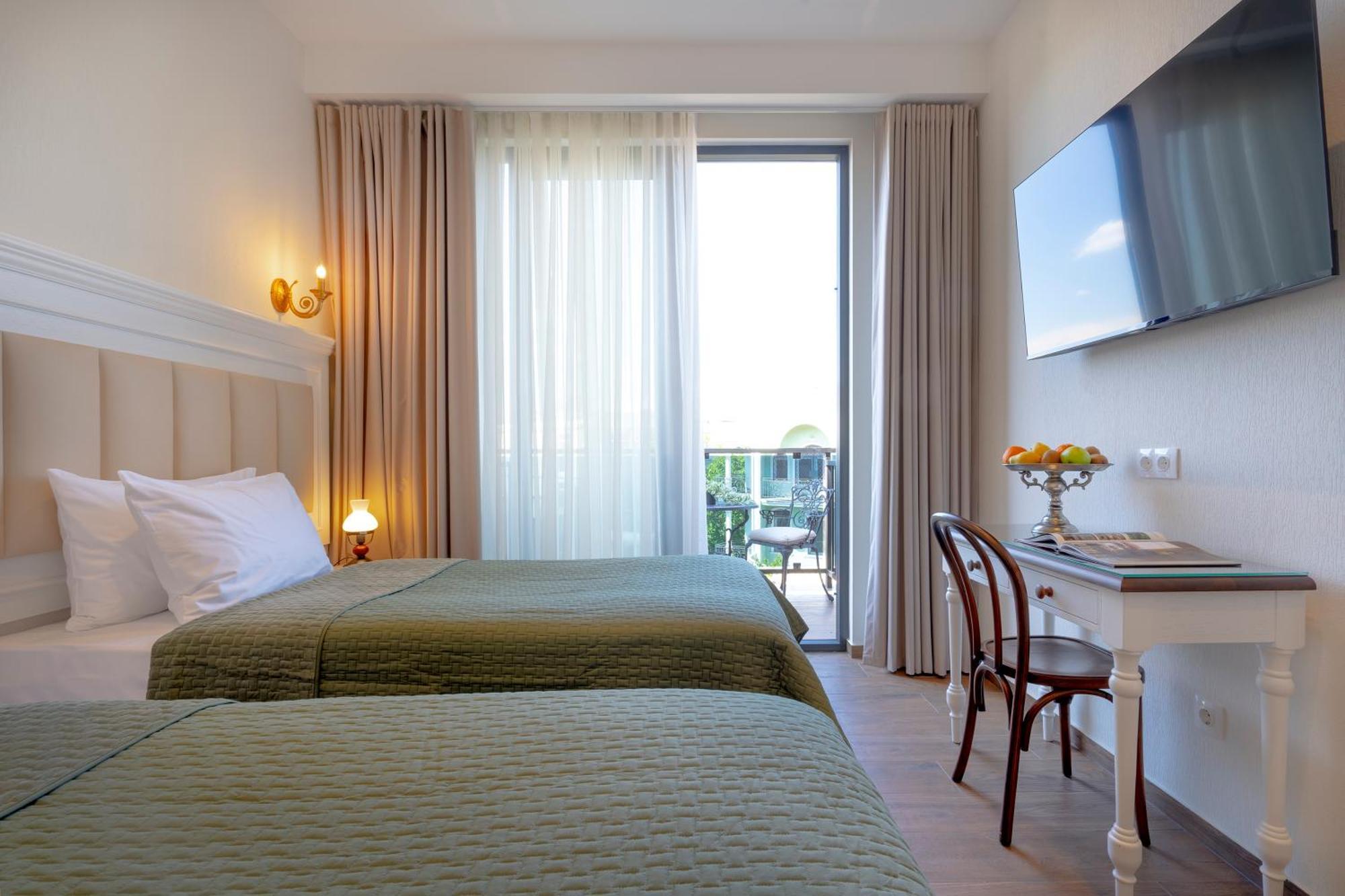 Iris Hotel Tbilissi Extérieur photo