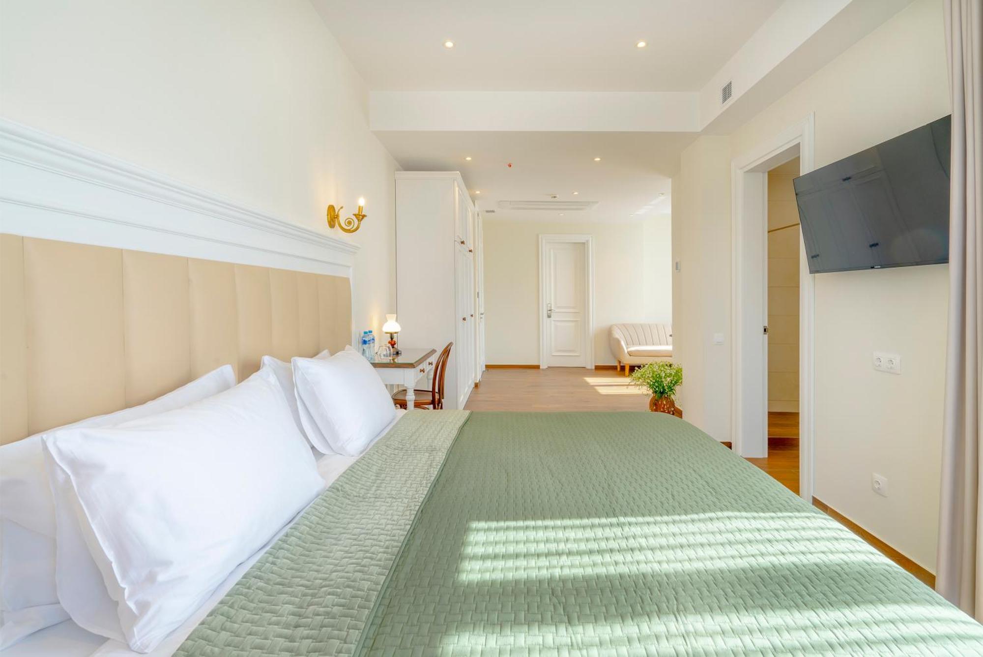 Iris Hotel Tbilissi Extérieur photo