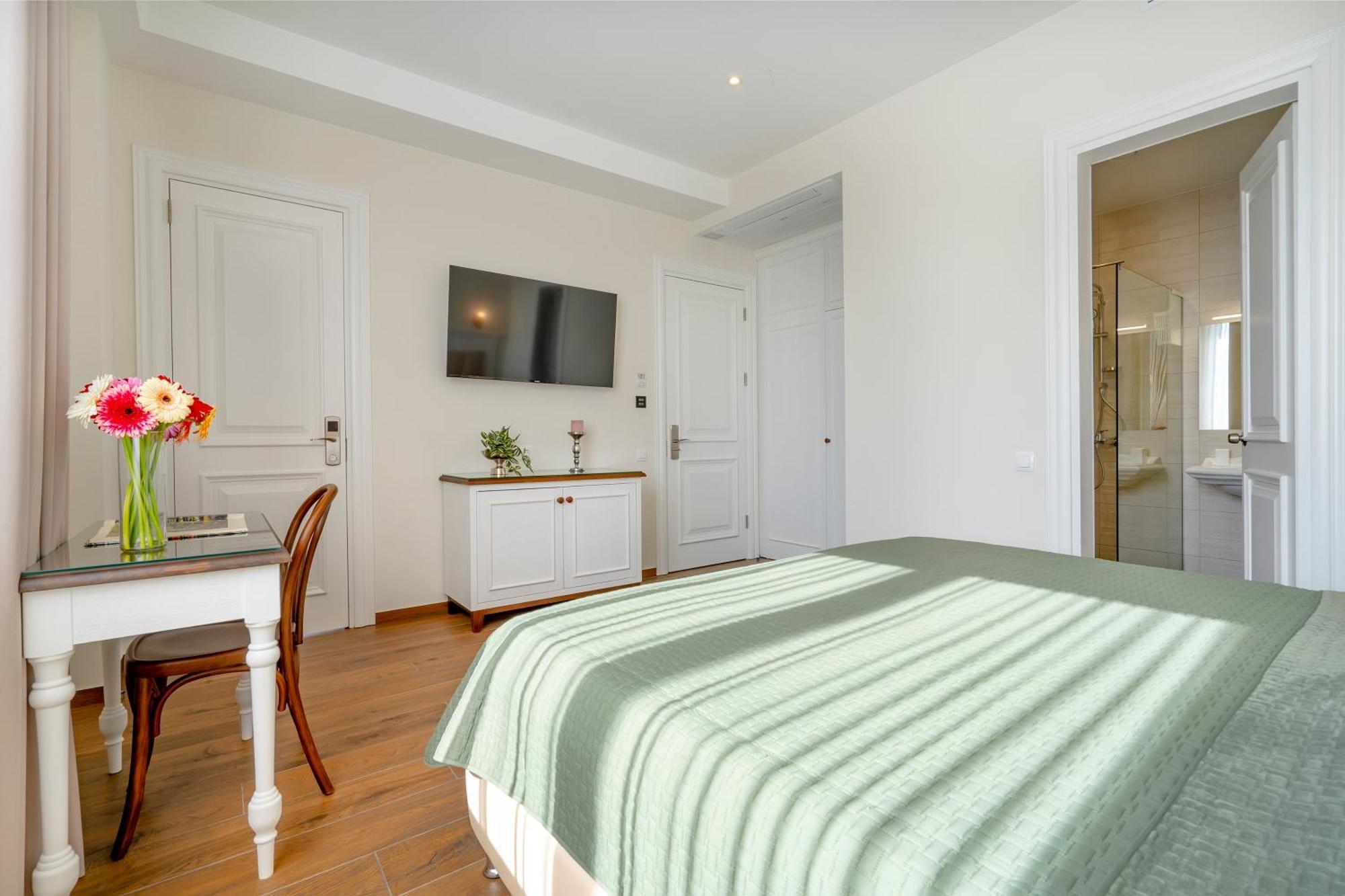 Iris Hotel Tbilissi Extérieur photo