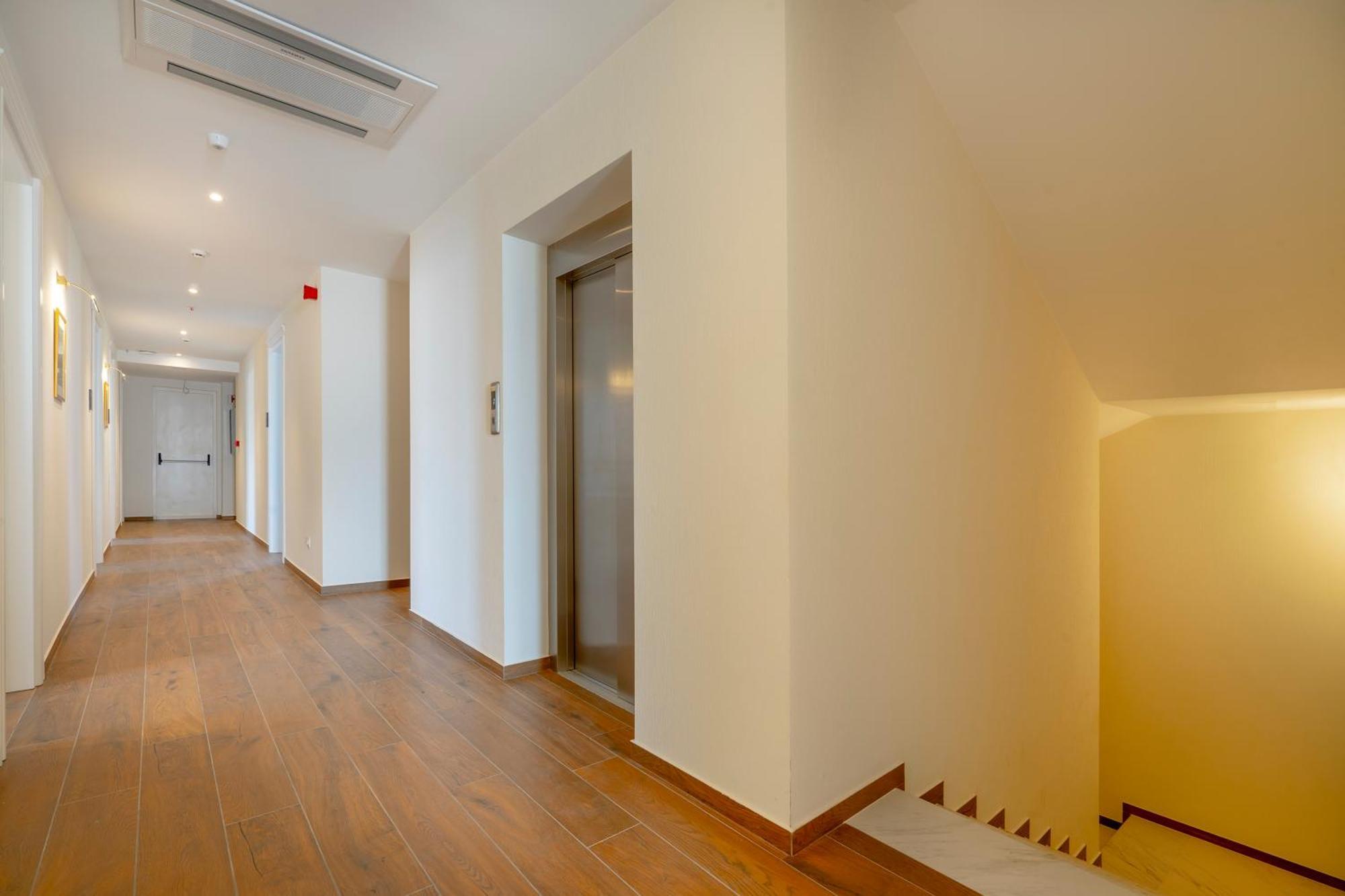 Iris Hotel Tbilissi Extérieur photo