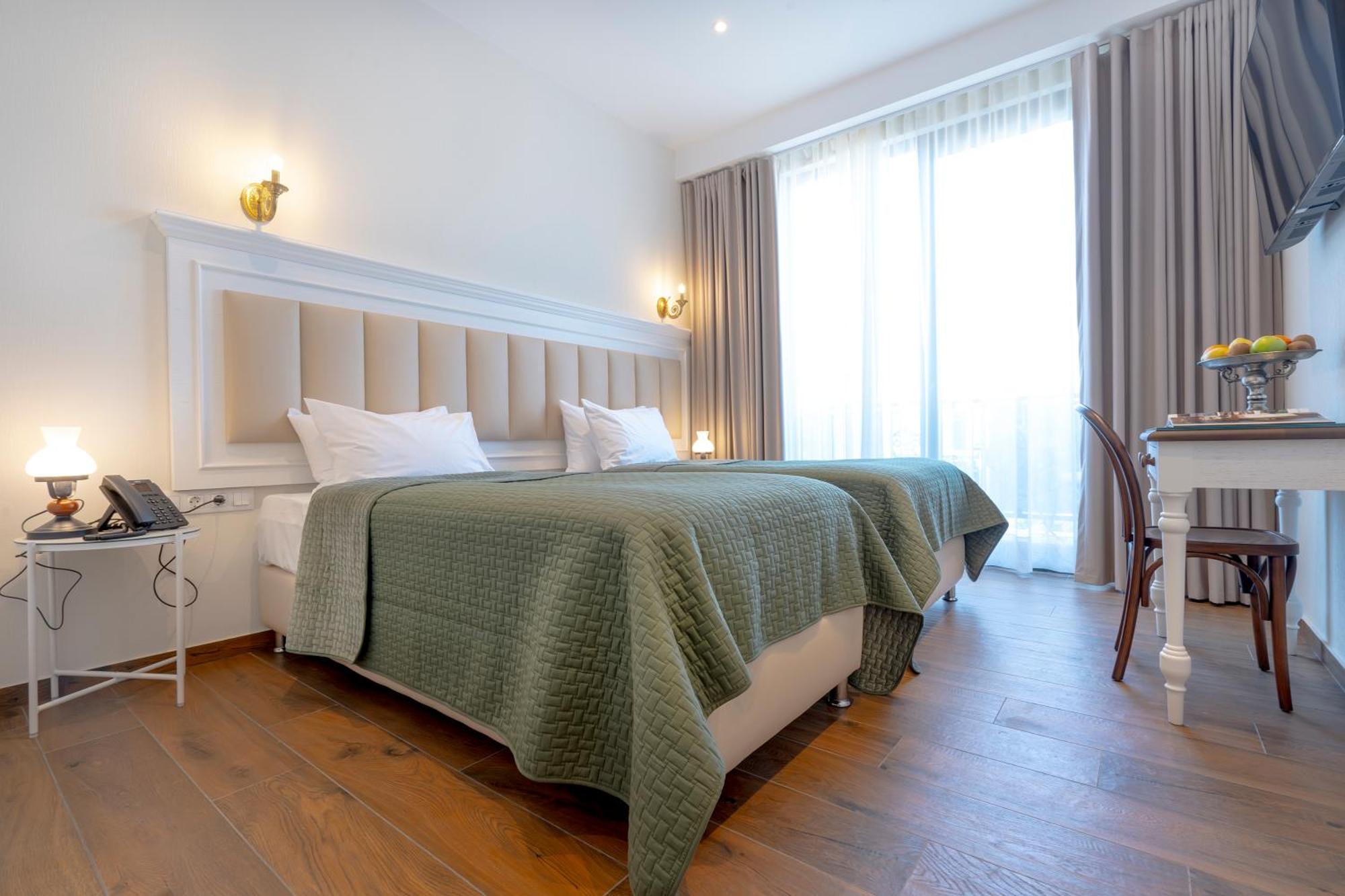 Iris Hotel Tbilissi Extérieur photo