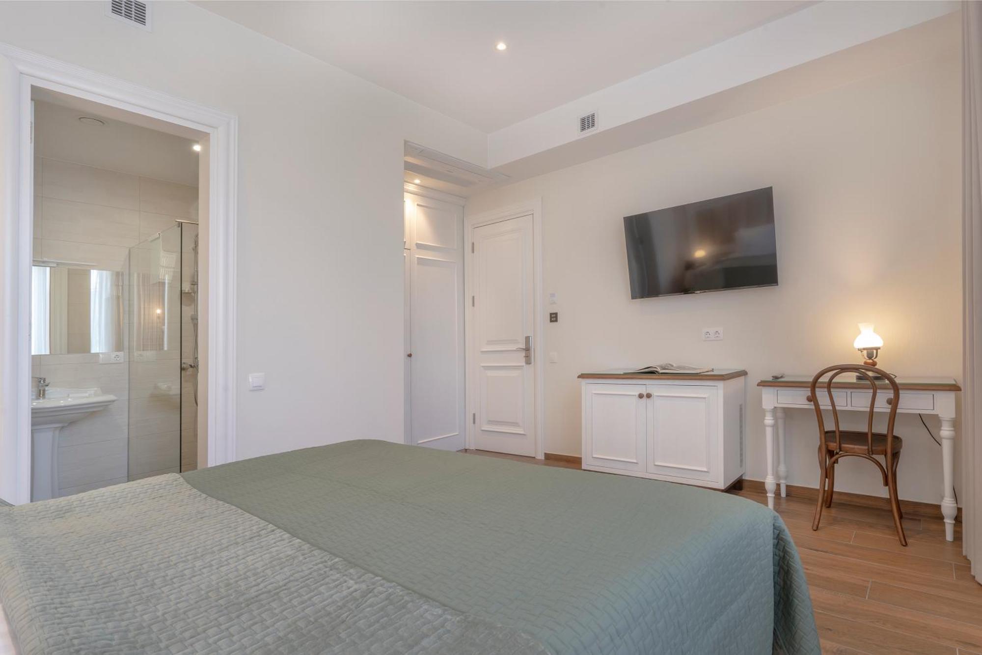 Iris Hotel Tbilissi Extérieur photo