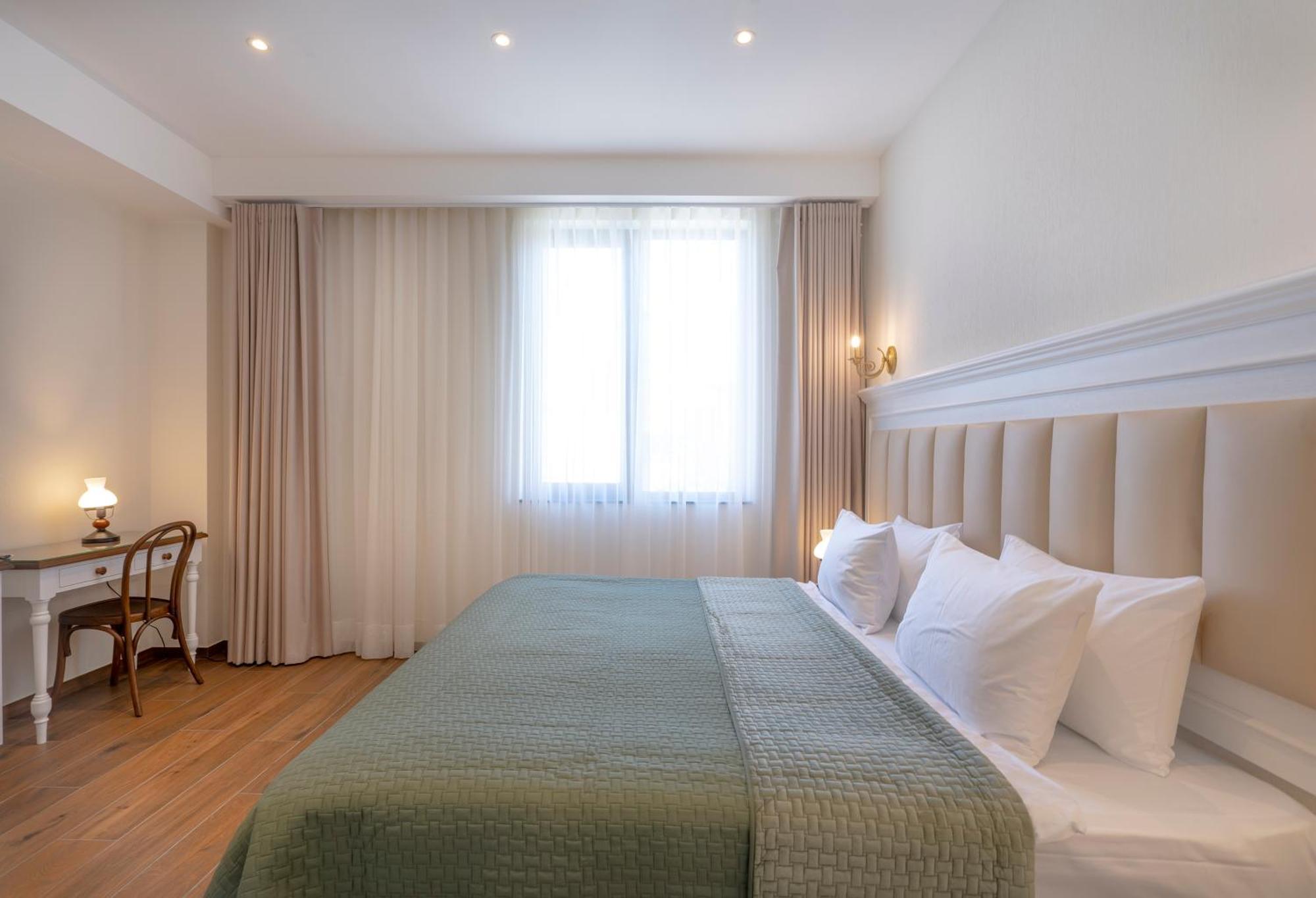 Iris Hotel Tbilissi Extérieur photo